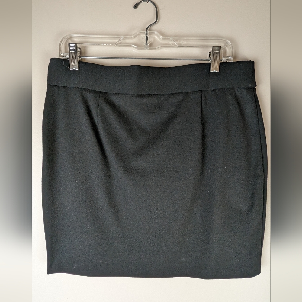 Inc brand women's black mini skirt with side zip closure, new without tags